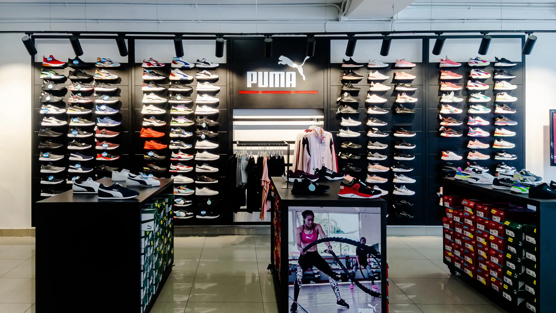 Proyecto de fabricación de mueble para Puma por Jaramillo Contratistas