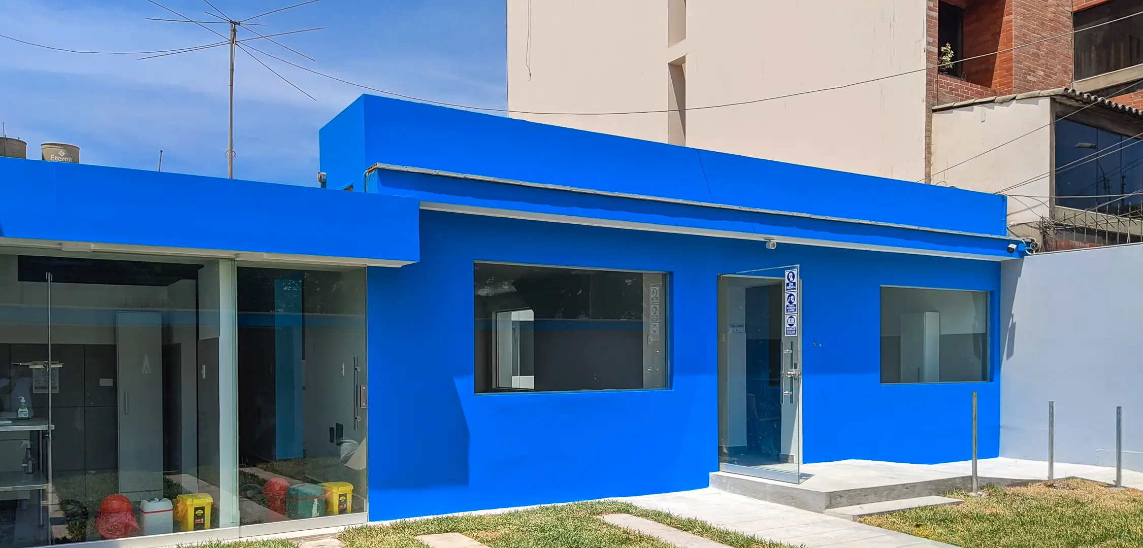 Proyecto de remodelación de veterinaria en Miraflores por Jaramillo Contratistas