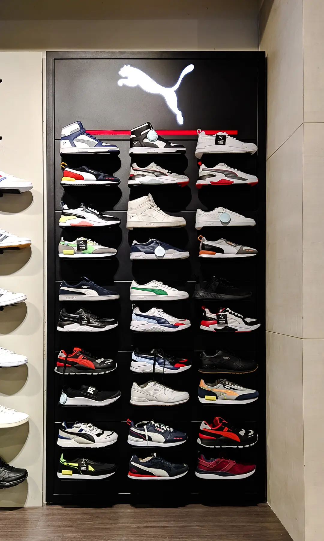 Proyecto de fabricación de mueble para Puma por Jaramillo Contratistas