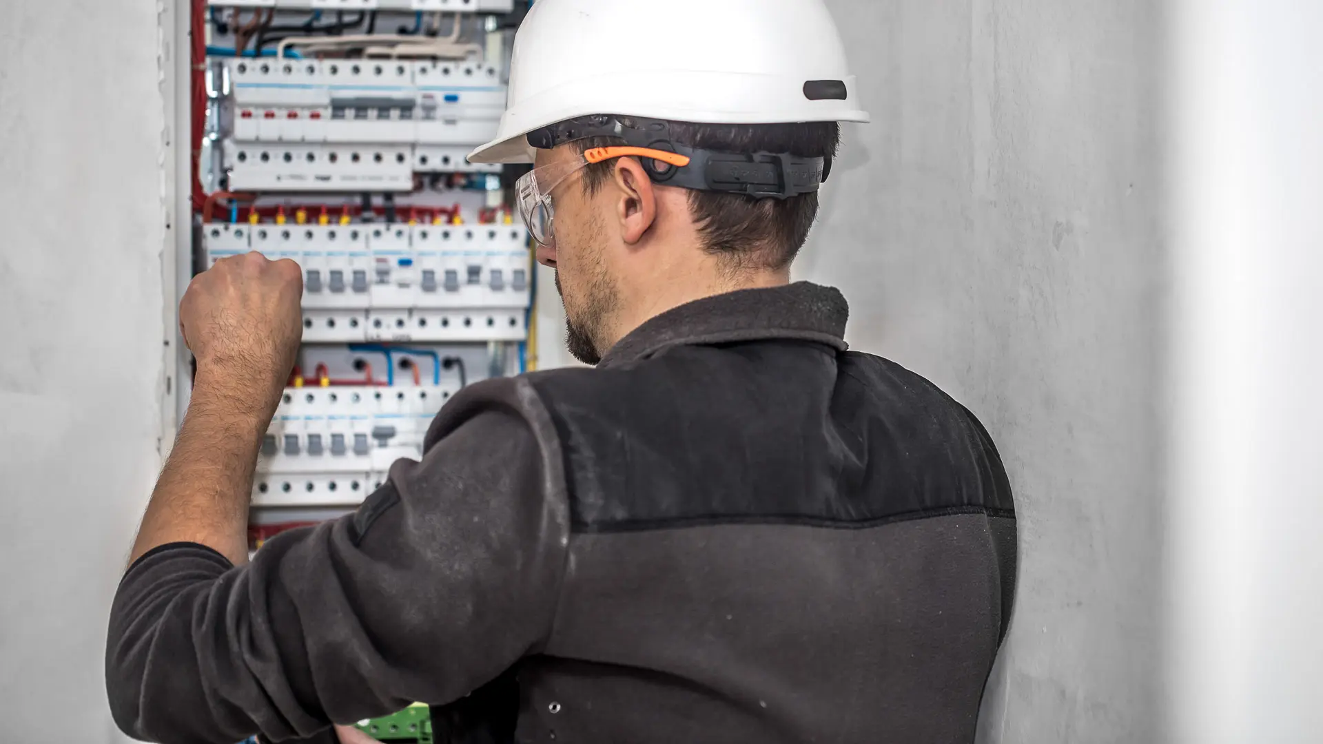 Servicio de Mantenimiento Integral de Edificios - Jaramillo Contratistas